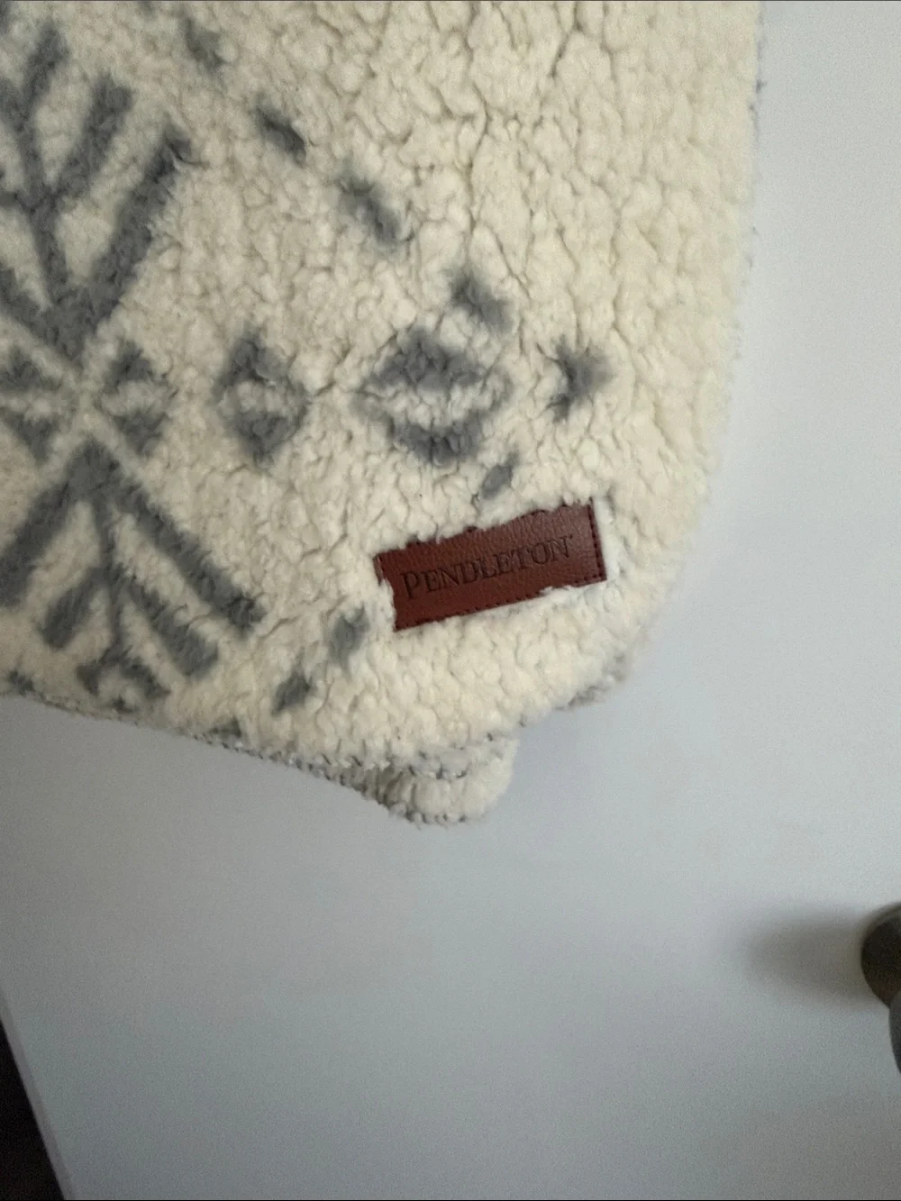NWT Pendleton Sherpa Throw Blanket